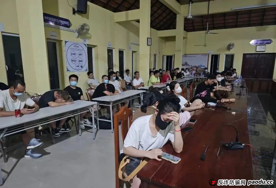 场面震撼！柬埔寨电诈园区上演集体大逃亡！