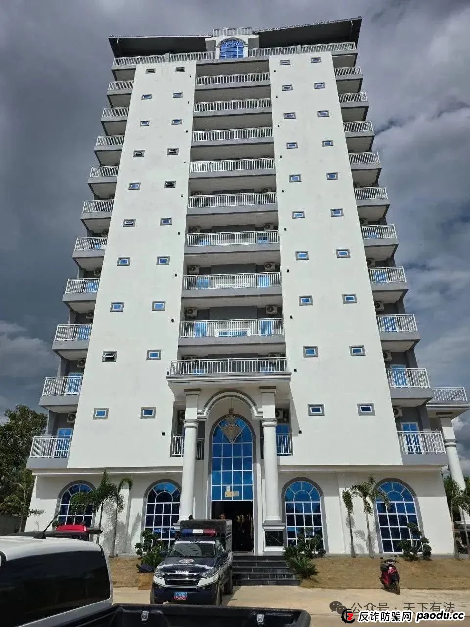 场面震撼！柬埔寨电诈园区上演集体大逃亡！